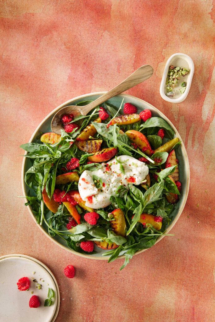 ensalada con burata y verdes