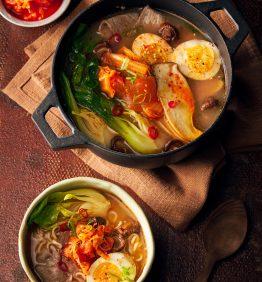 Sopa coreana de carne y fideos