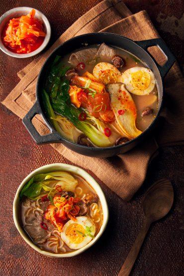 Sopa coreana de carne y fideos